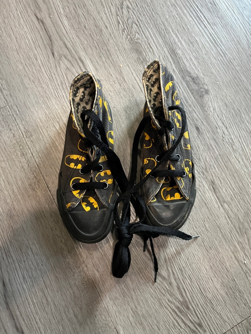 Kids Black & Yellow Batman High-Top Sneakers Converse chuck Taylor vintage